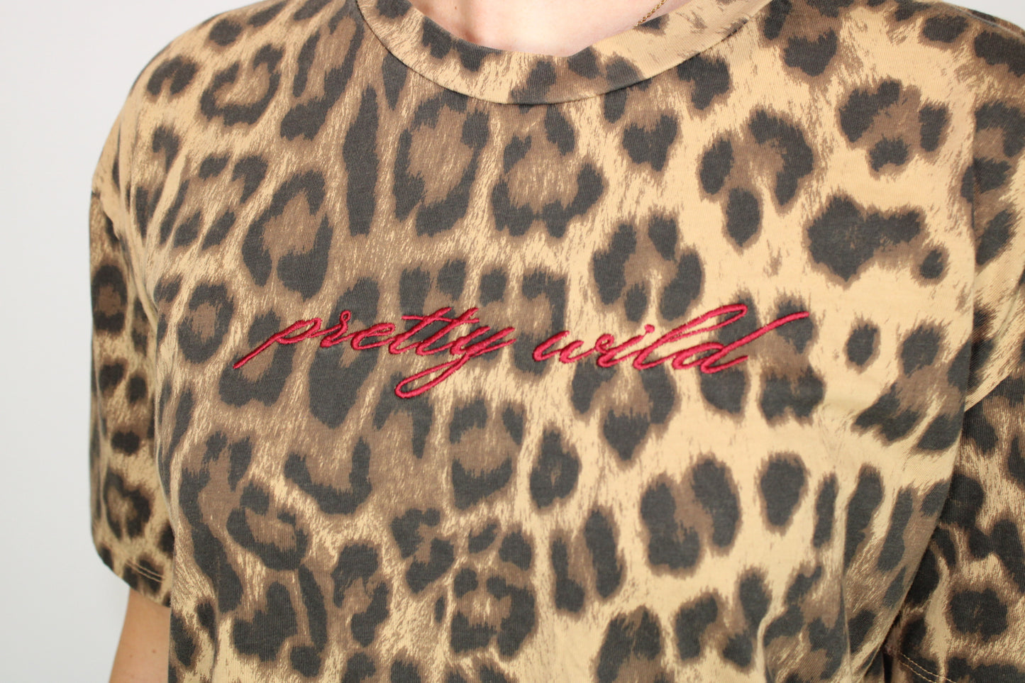 T-shirt Pretty Wild di Lumina